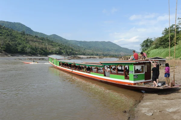 Βάρκα στην mekong ποταμός στο Λάος — Φωτογραφία Αρχείου