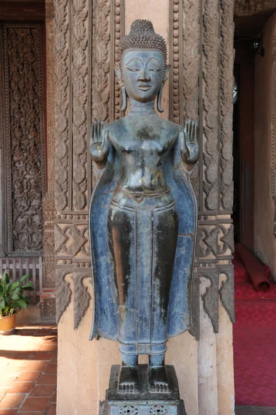 Sculpturen in het museum van ho phra keo op ventiane over laos — Stockfoto