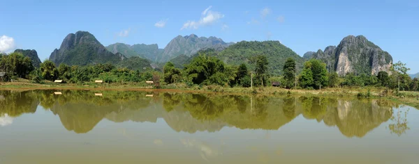 Paesaggio rurale vicino a Vang Vieng sul Laos Immagine Stock