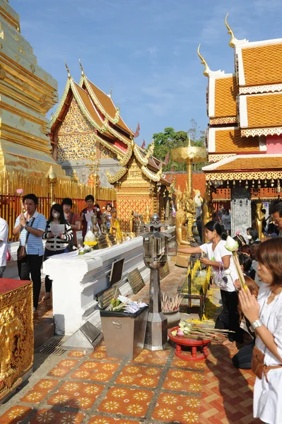 The temple of Wat Phra That Doi Suthep at Chiang Mai on Thailand — Stock Photo, Image