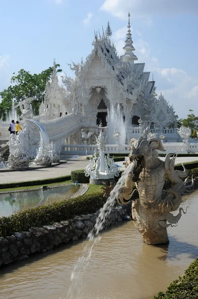 O templo de Wat Rong Khun em Chiang Rai na Tailândia — Fotografia de Stock