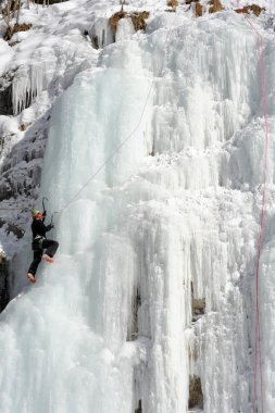 engelberg, İsviçre Alpleri üzerinde donmuş şelale