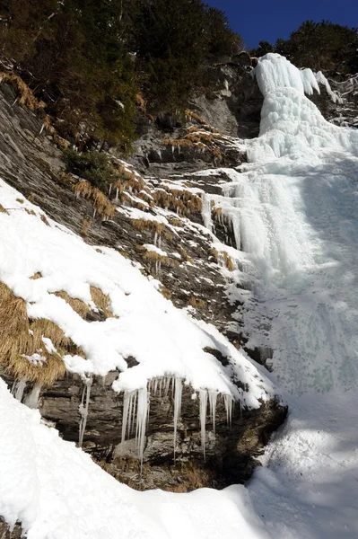 Engelberg, donmuş şelale — Stok fotoğraf
