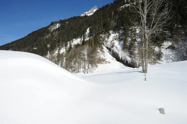 Horská krajina v Engelbergu na švýcarské Alpy — Stock fotografie