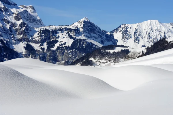 Horská krajina v Engelbergu na švýcarské Alpy — Stock fotografie