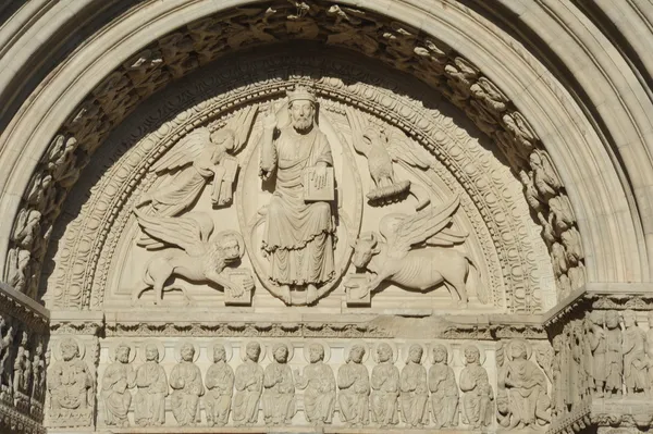 Alívio sobre a Igreja de São Trofimo em Arles, na França — Fotografia de Stock