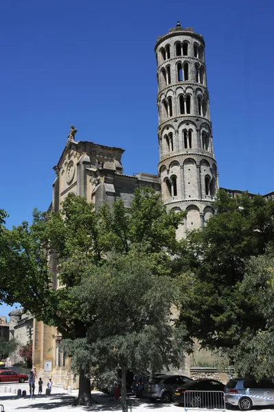 Klokkentoren van de kathedraal van uzes op france — Stockfoto