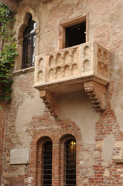 Балкон в доме Джульетты в Вероне, Италия — стоковое фото
