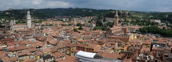 Visão geral na cidade velha de Verona na Itália — Fotografia de Stock