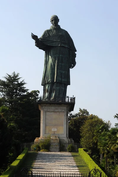 Riesige statue des heiligen charles bormeo in arona, italien — Stockfoto