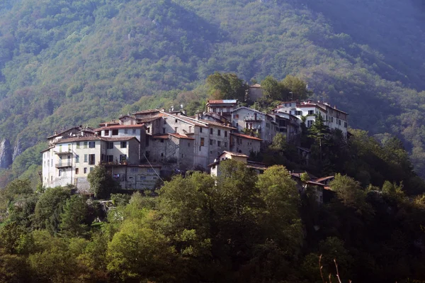 Byn viglio på den italienska delen av Schweiz — Stockfoto