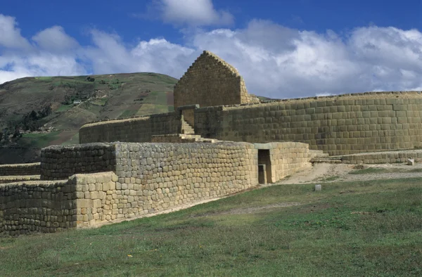Ruïnes van het fort in ingapirca in ecuador — Stockfoto