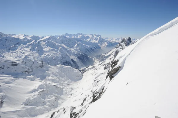 Utsikt från berget titlis på schweiziska Alperna — Stockfoto