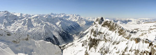 Vista do monte Titlis nos alpes suíços — Fotografia de Stock