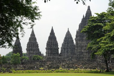 Endonezya 'daki Java adasında Yogyakarta yakınlarındaki Prambanan tapınağı
