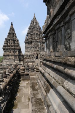 Endonezya 'daki Java adasında Yogyakarta yakınlarındaki Prambanan tapınağı