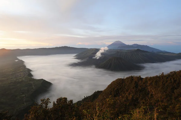 Bromo Mountain in Tengger Semeru National Park, East Java, Indonesia — Stock Photo, Image