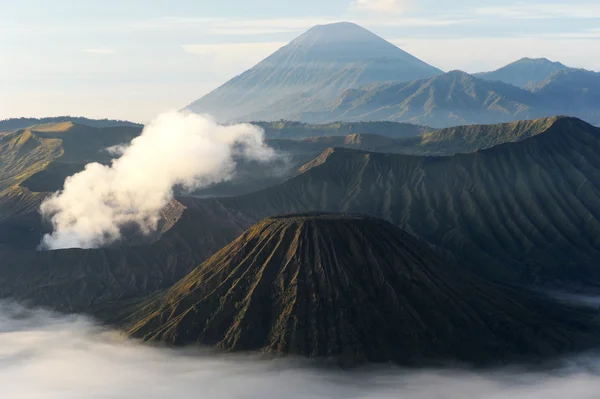 Bromo Mountain in Tengger Semeru National Park, East Java, Indonesia — Stock Photo, Image