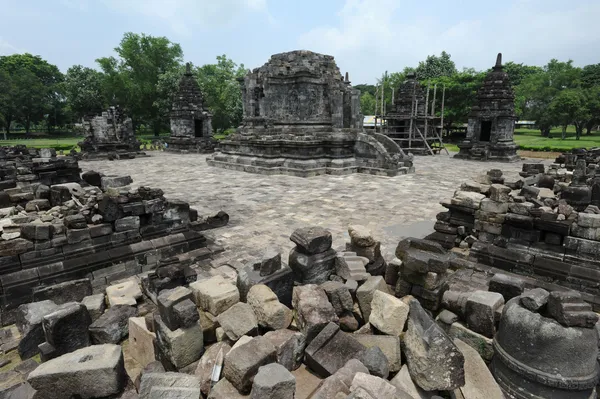 Świątynia Prambanan niedaleko Yogyakarta na wyspie Java, Indonezja — Zdjęcie stockowe