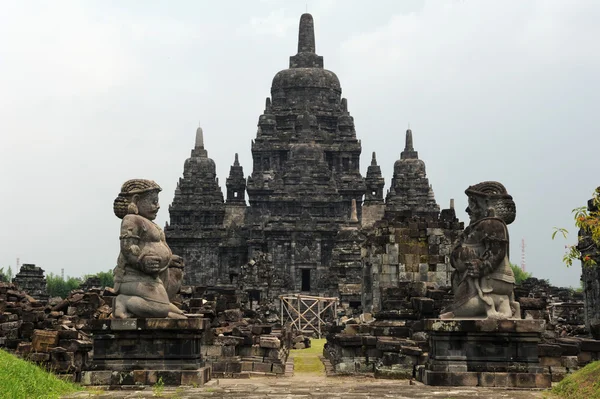 Templo Prambanan cerca de Yogyakarta en la isla Java, Indonesia —  Fotos de Stock