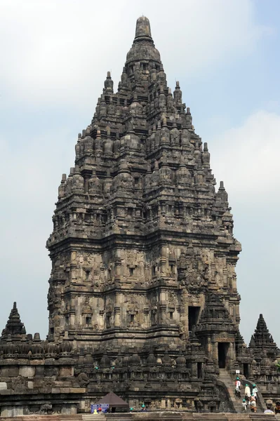 Endonezya 'daki Java adasında Yogyakarta yakınlarındaki Prambanan tapınağı — Stok fotoğraf