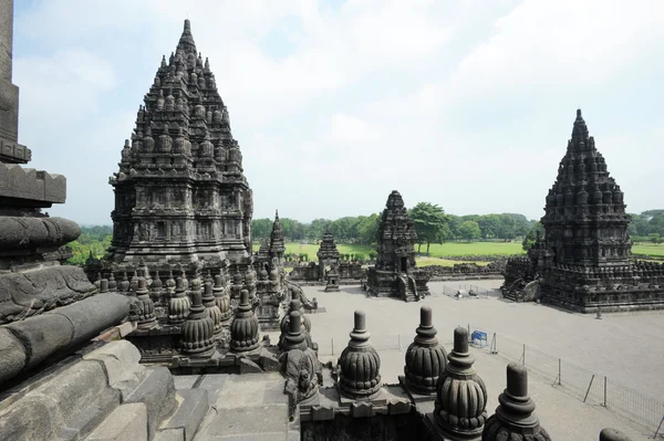 Endonezya 'daki Java adasında Yogyakarta yakınlarındaki Prambanan tapınağı — Stok fotoğraf