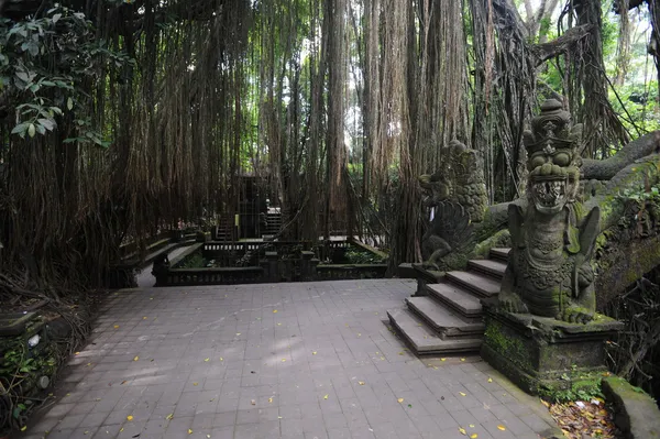 El templo de Dalem en Ubud en la isla de Bali, Indonesia — Foto de Stock