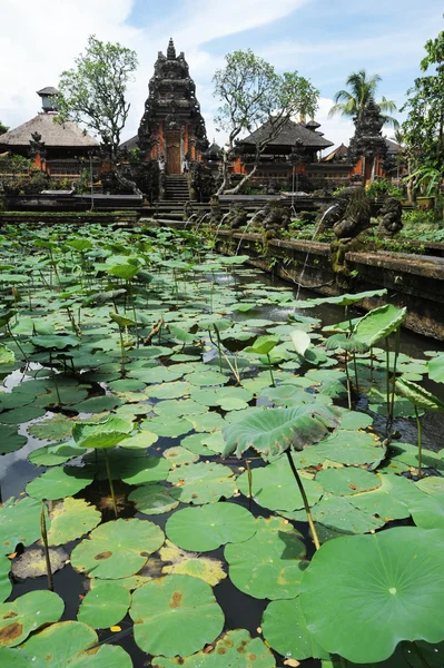 在印度尼西亚巴厘岛的乌布达朗的寺庙 — 图库照片