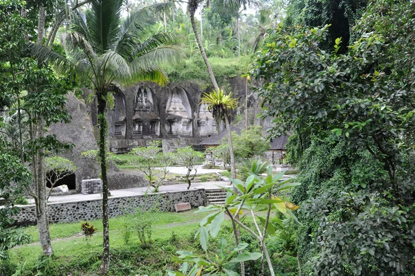 O templo de Gunung Kawi em Tampaksiring, na ilha de Bali, Indonésia — Fotografia de Stock