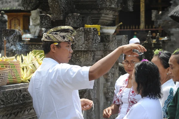 Tempelet av tirta empul på tampaksiring på ön bali, Indonesien — Stockfoto