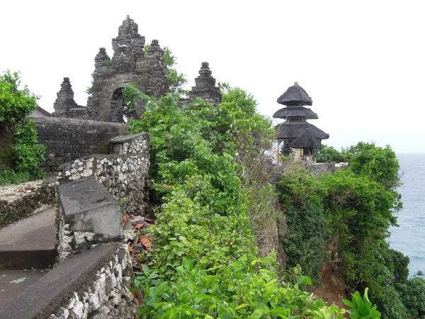 Il tempio di Uluwatu sull'isola di Bali, Indonesia — Foto Stock