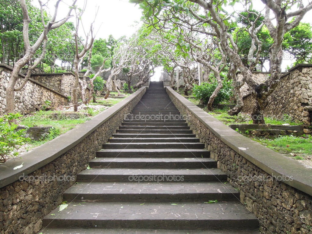 Stairs in Pura Luhur Uluwatu temple on Bali, Indonesia — Stock Photo