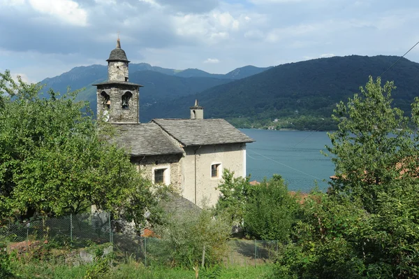 Wiejski wioska ronco na jezioro maggiore, Włochy — Zdjęcie stockowe
