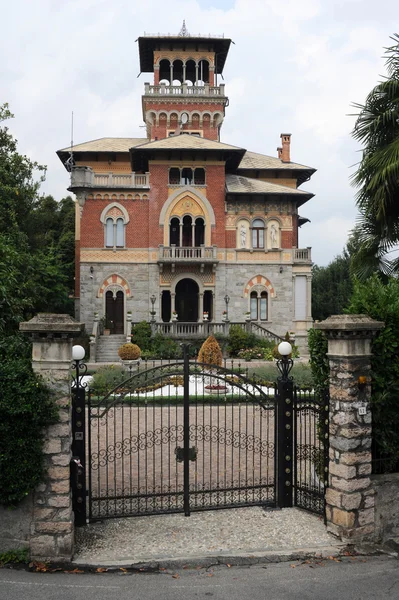 Italiaanse villa in stresa op het Lago maggiore — Stockfoto