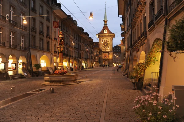 Алея до годинникової вежі в Bern на Швейцарії — стокове фото