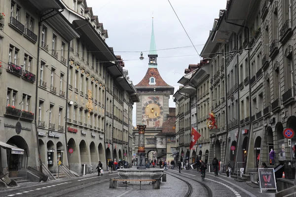 Алея до годинникової вежі в Bern на Швейцарії — стокове фото