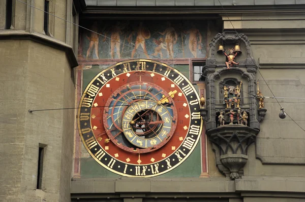 Slavnou věž s hodinami v Bernu na Švýcarsko — Stock fotografie