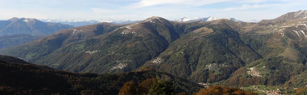 Colla údolí švýcarských Alp — Stock fotografie