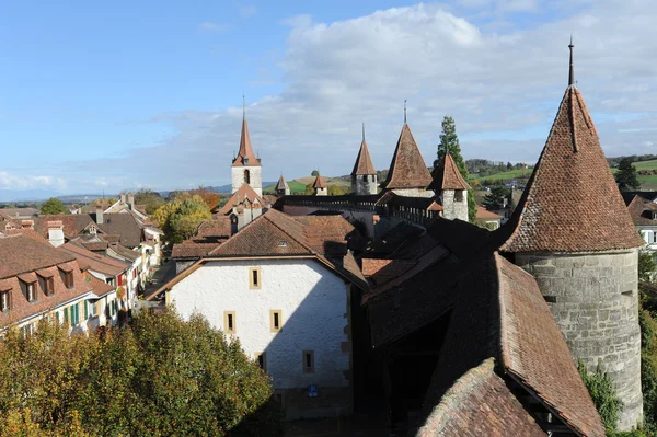 หลังคาและหอคอยของ Murten ใน Fribourg — ภาพถ่ายสต็อก