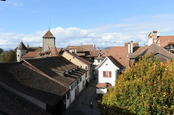 Střechy a věže murten ve Fribourgu — Stock fotografie