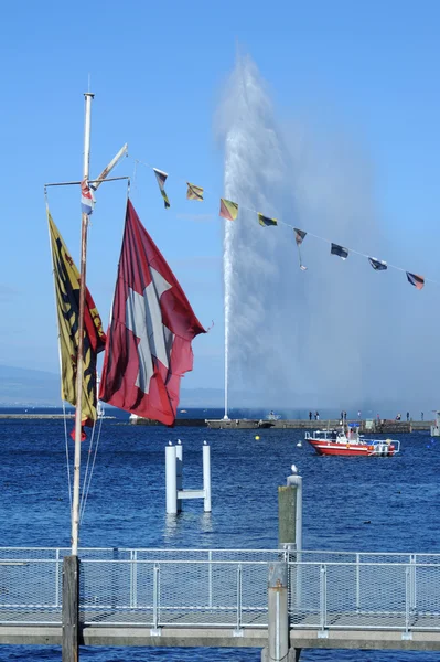 Jet d'eau du lac Leman à Genève sur la Suisse — Photo