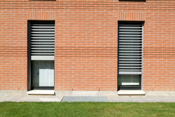 Windows on a brick wall — Stock Photo, Image