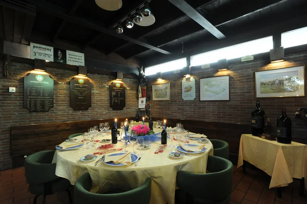 Interni del ristorante, tavolo — Foto Stock