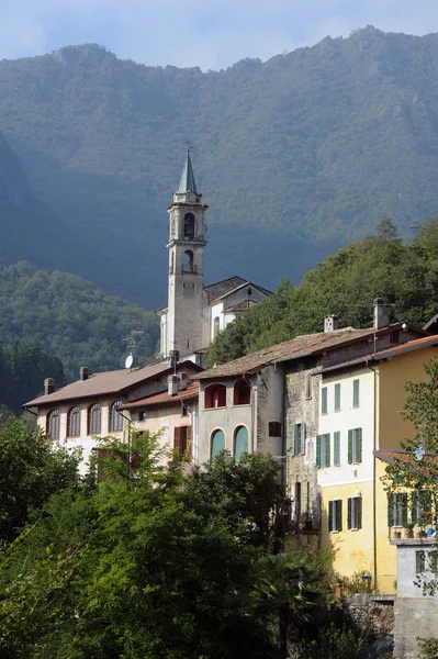 El pueblo de Puria en Valsolda, Italia — Foto de Stock