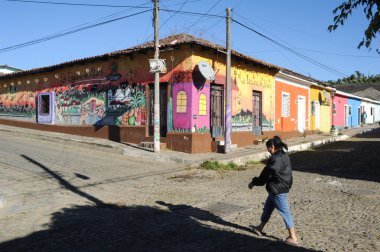 ev ataco el Salvador, duvar resmi