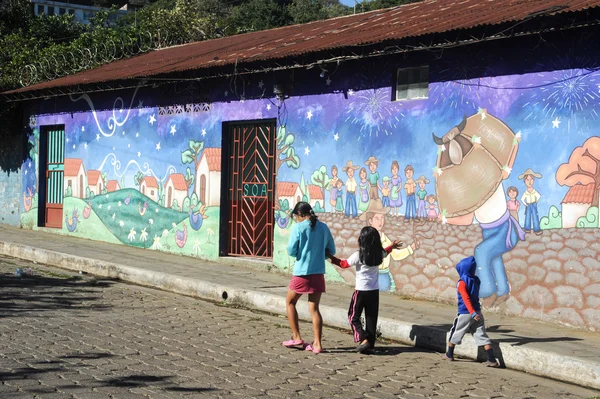 Muurschildering op een huis op ataco in el salvador — Stockfoto