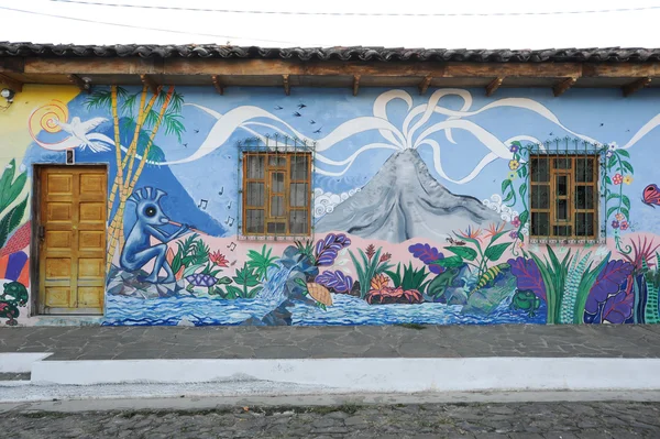Τοιχογραφία σε ένα σπίτι στο ataco στο Ελ Σαλβαδόρ — Φωτογραφία Αρχείου