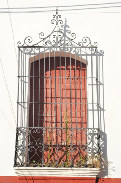 Window with bars at Suchitoto — Stock Photo, Image