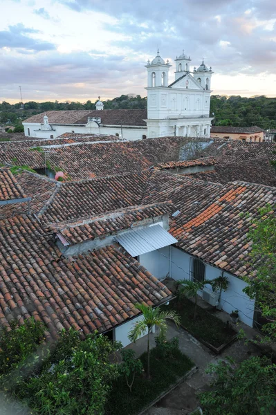 Rooftops of colonial town of Suchitoto — Stock Photo, Image