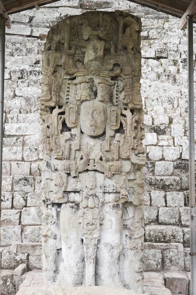 Άγαλμα σε ερείπια των Μάγια — Φωτογραφία Αρχείου